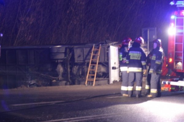 У Польщі в аварію потрапив автобус із туристами. ФОТО