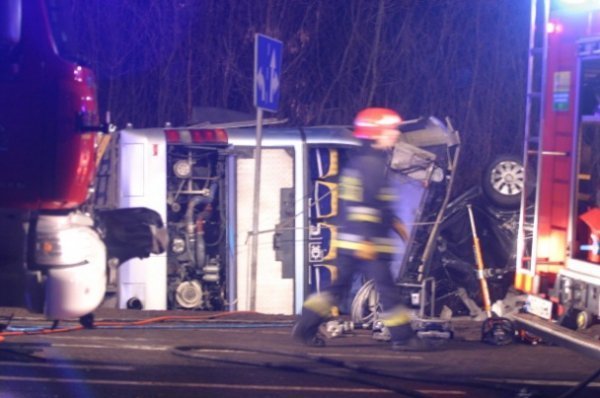У Польщі в аварію потрапив автобус із туристами. ФОТО