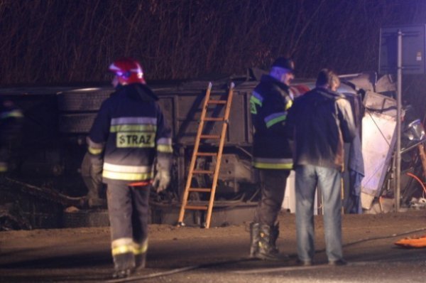 У Польщі в аварію потрапив автобус із туристами. ФОТО