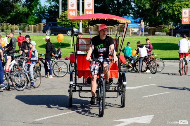 З дітками, собакою та у вишиванках: як лучани провели «Велодень-2019». ФОТО
