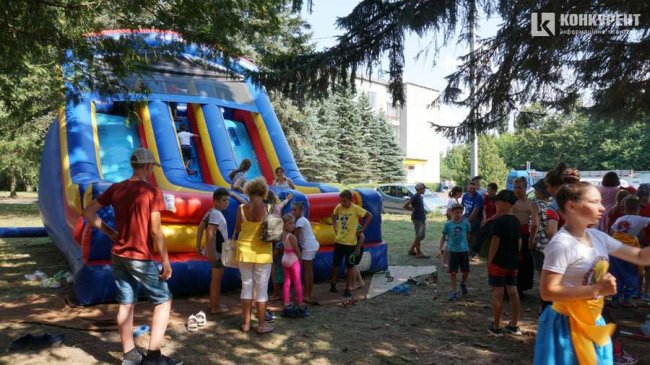 З танцями та музикою: як у Липлянах, Рокинях та Прилуцькому святкували День села. ФОТО