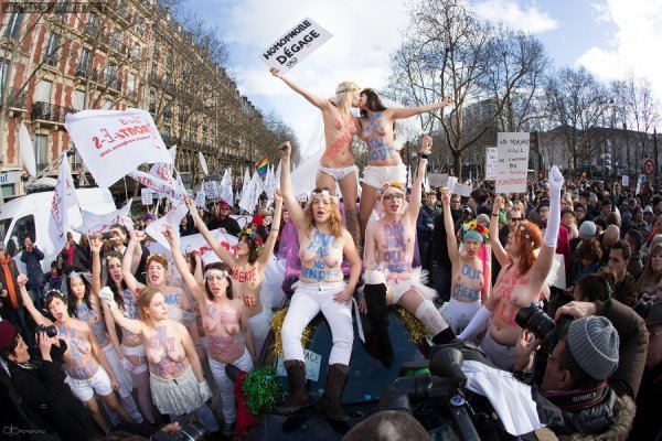 FEMEN підтримали геїв. ФОТО