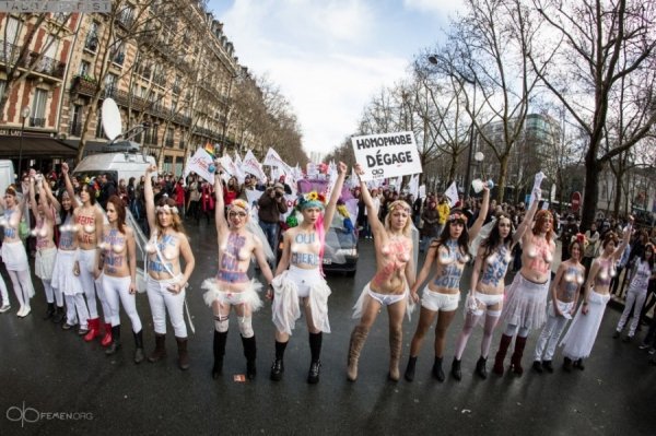 FEMEN підтримали геїв. ФОТО