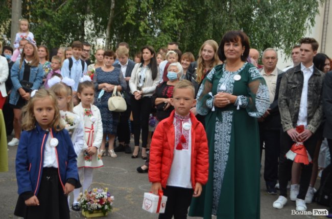 Як у луцькій школі №1 відзначали свято першого дзвоника. ФОТО 