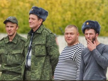 Мобілізованим в РФ не вистачає спальних місць, їжі, форми та грошей