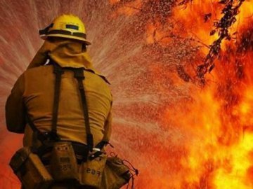 У селі під Луцьком 6 екіпажів гасили пожежу