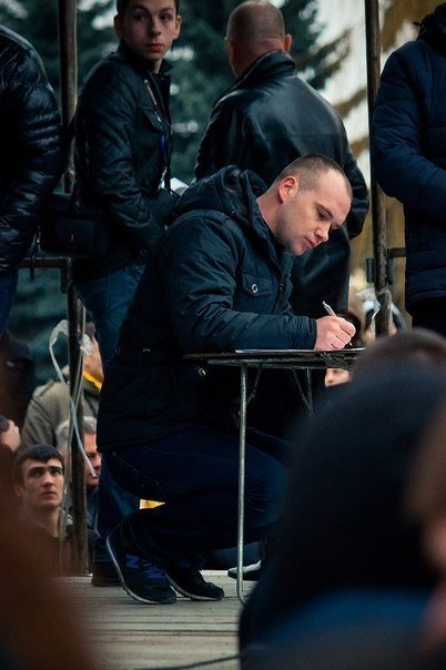 Як у Луцьку «Беркут» ставав на коліна. ФОТО