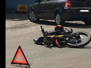 На Волині зіткнулися  мотоцикл і легковик. ФОТО