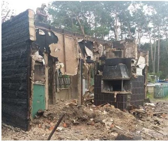 Небайдужих просять допомогти жінці з Волині, у якої згорів будинок