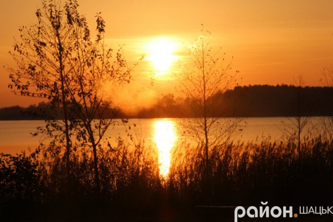Неймовірний захід сонця на волинському озері. ФОТО