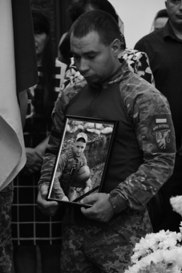 У Луцьку  в останню дорогу провели двох Героїв Віталія Велічка та Антона Бучка. ФОТО