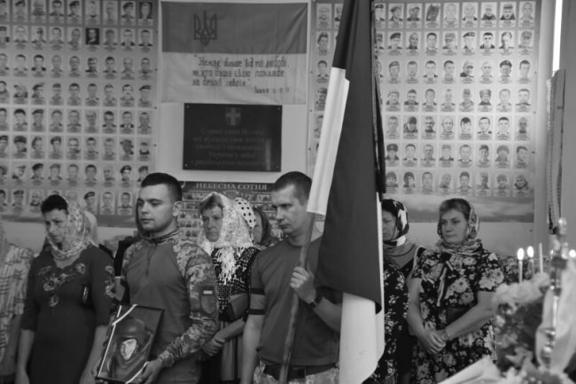 У Луцьку  в останню дорогу провели двох Героїв Віталія Велічка та Антона Бучка. ФОТО