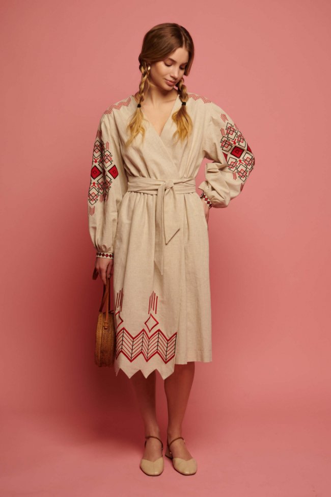 Вишиті сукні — унікальний одяг жіночого гардеробу*