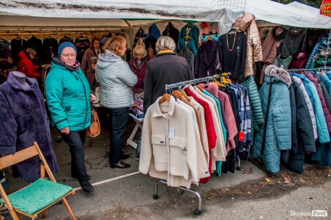 Від білизни до шикарних шуб: у Луцьку – Харківський ярмарок. ФОТО