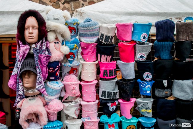 Від білизни до шикарних шуб: у Луцьку – Харківський ярмарок. ФОТО