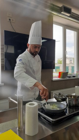 Шеф-кухар Зеленського дав майстер-клас для студентів волинського училища. ФОТО