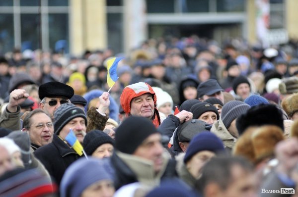 Віче на луцькому Євромайдані. ФОТО