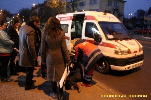 У Луцьку чоловік потрапив під тролейбус. ФОТО