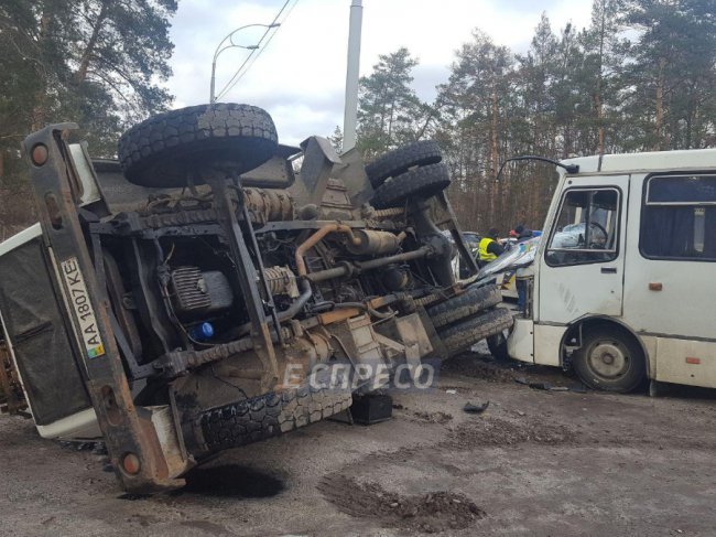 Жахлива аварія під Києвом: постраждало 5 людей