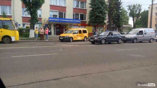 Через аварію в Луцьку на Перемоги - «тягучка»