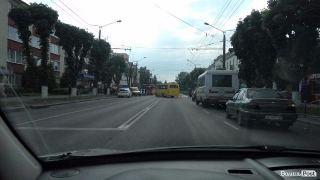 Через аварію в Луцьку на Перемоги - «тягучка»