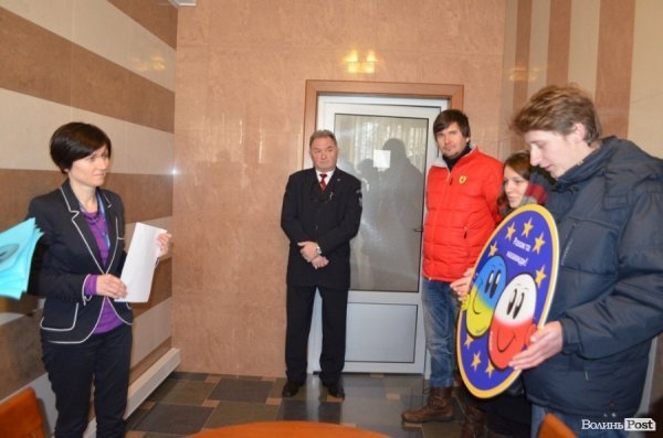 У Луцьку консульству Польщі подарували усмішки. ФОТО