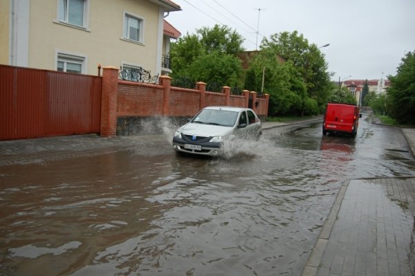 Як «плавав» Луцьк. ФОТО. ВІДЕО