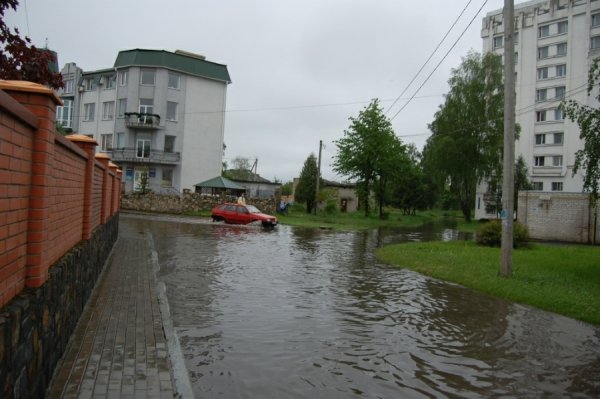 Як «плавав» Луцьк. ФОТО. ВІДЕО