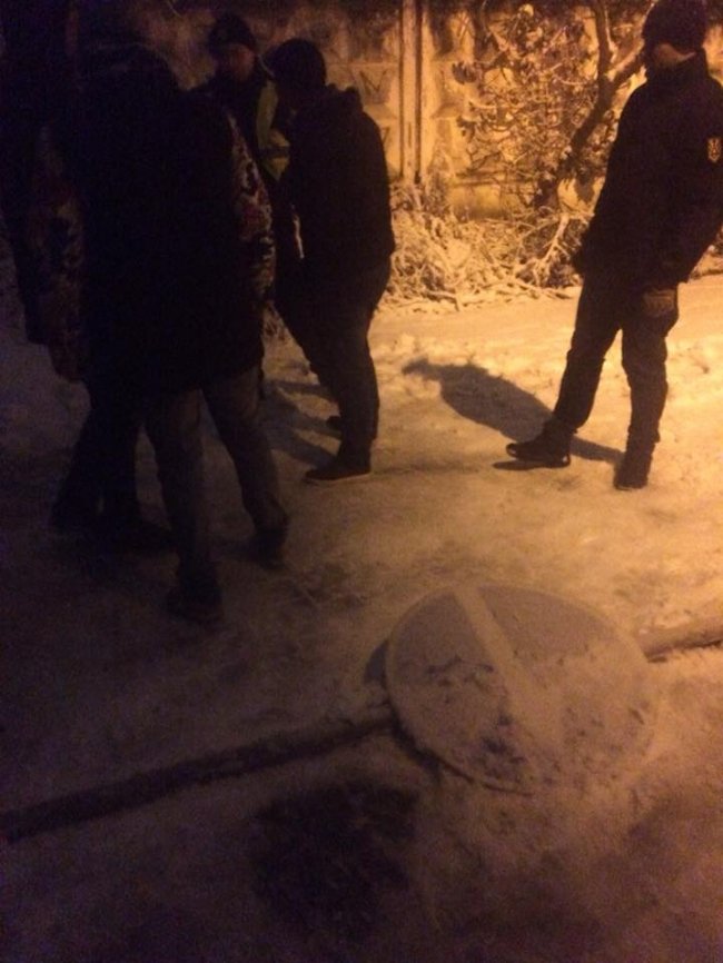 У Луцьку перехожі затримали нетверезих хуліганів