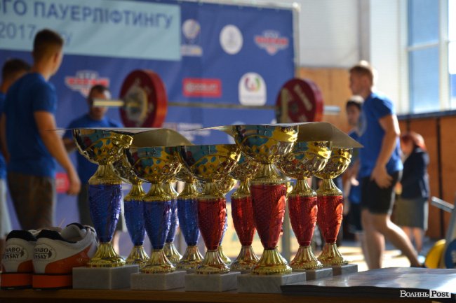 У Луцьку змагались пауерліфтери-ветерани. ФОТО