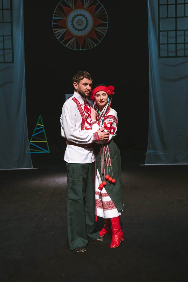 Відкриваючи яскравий сезон чудес: у Луцьку відбулася прем'єра новорічної казки 