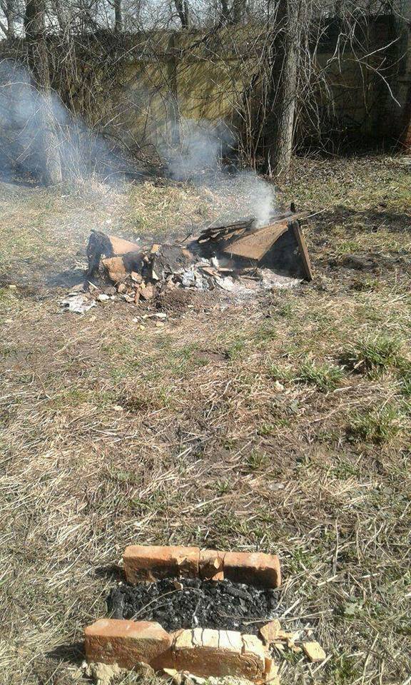 Луцькі муніципали «воюють» із паліями сміття. ФОТО