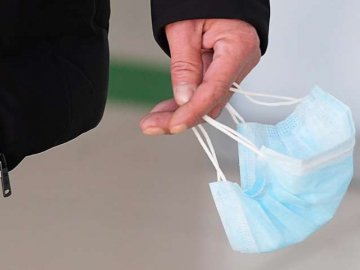 Медики назвали 4 ранніх симптоми COVID-19