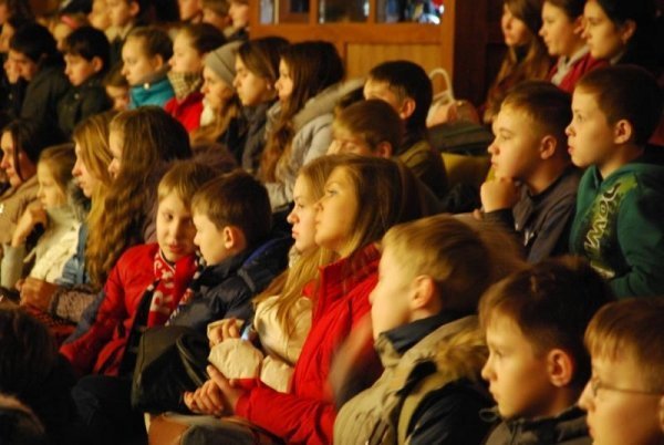 Священики влаштували обездоленим дітям свято. ФОТО