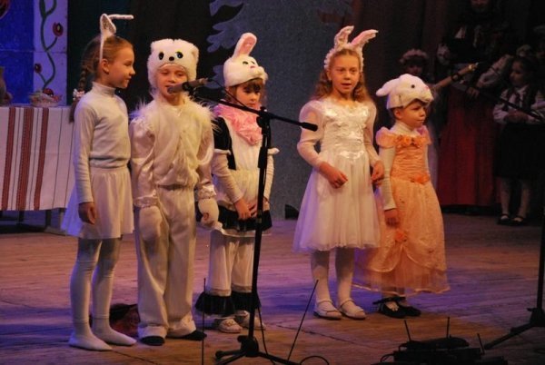 Священики влаштували обездоленим дітям свято. ФОТО