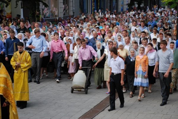 Луцьком хресною ходою пройшли священики. ФОТО