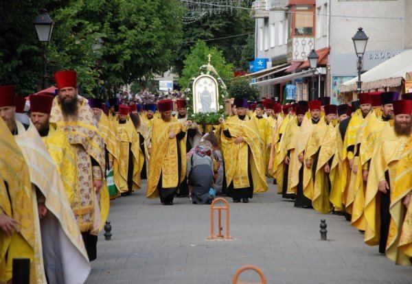 Луцьком хресною ходою пройшли священики. ФОТО