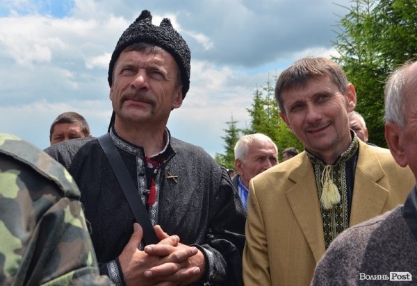 Гарматний Козацького Стрілецького Братства Володимир Перчук (зліва) та директор Національного історико-меморіального заповідника   «Поле Берестецької битви» Леонід Галабуз