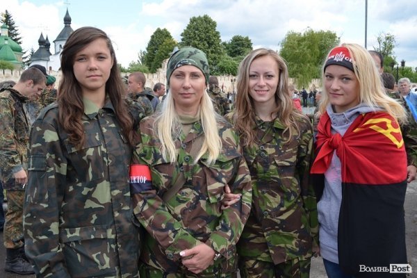 Жіноче обличчя Правого сектору