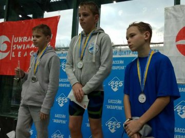 Медальний феєрверк: луцькі плавці вибороли в Харкові низку нагород. ФОТО