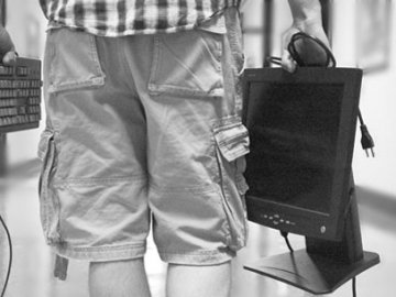  Злодій отримав «умовне» за те, що обікрав бібліотеку у селищі Луцького району