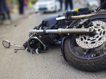 На Волині мотоцикл зіткнувся з автівкою: постраждали двоє чоловіків