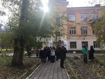 У керченському коледжі евакуювали дітей та викладачів: є загроза нового теракту