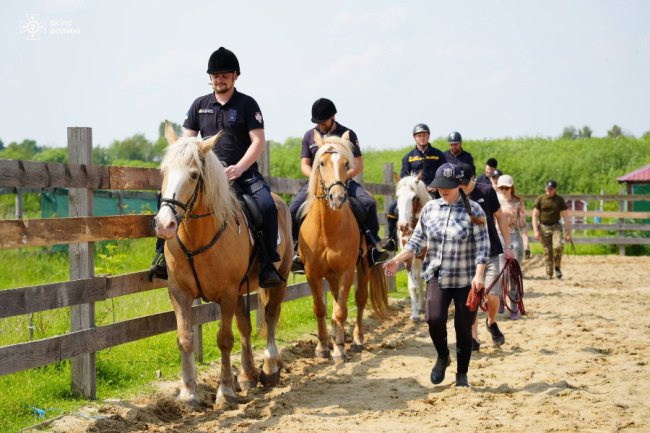 Волинські піротехніки відновлювалися іпотерапією. ФОТО