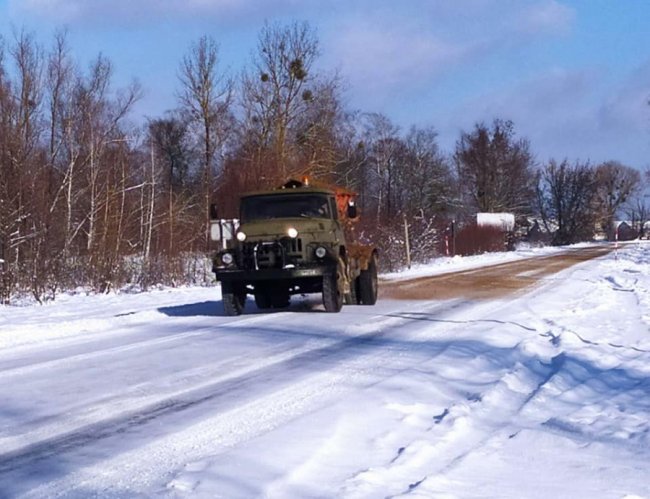 Снігопад на Волині: на дорогах області вночі працювало понад 80 одиниць спецтехніки. ФОТО
