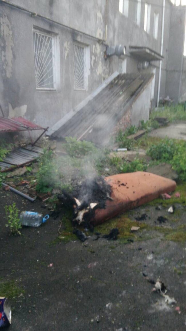 У Луцьку через дитячі ігри ледь не згорів склад. ФОТО