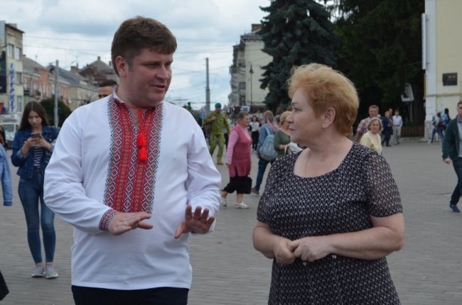 У луцькій бібліотеці з'явилися унікальні книги, яких не придбати у жодному магазині