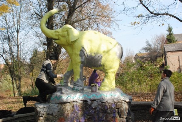 Луцького слоника перефарбували. ФОТО