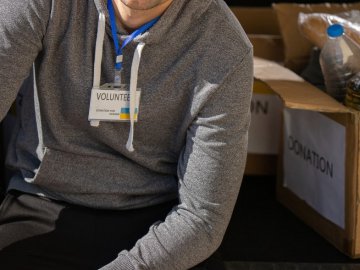 61-річний «волонтер»-аферист на Волині дурить людей