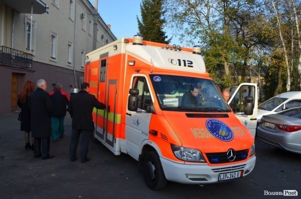 Луцький  госпіталь отримав реанімобіль для перевезення поранених. ФОТО